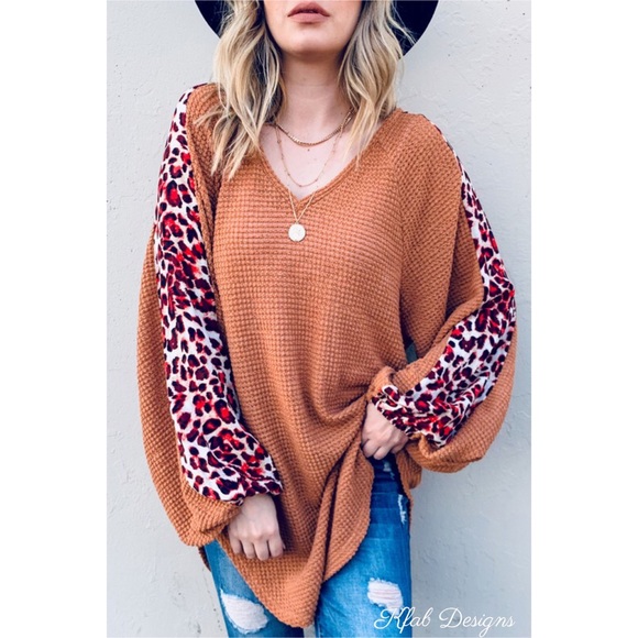 ❤️LAST! V Neck Waffle Knit Contrast Leopard Top! - Picture 2 of 7